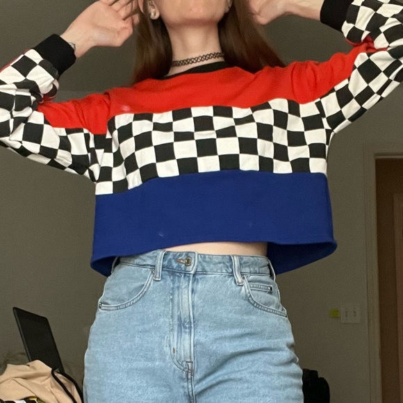🔥 Colorblock Cropped Sweatshirt - Picture 3 of 4